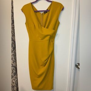 Knee-length dress with ruching